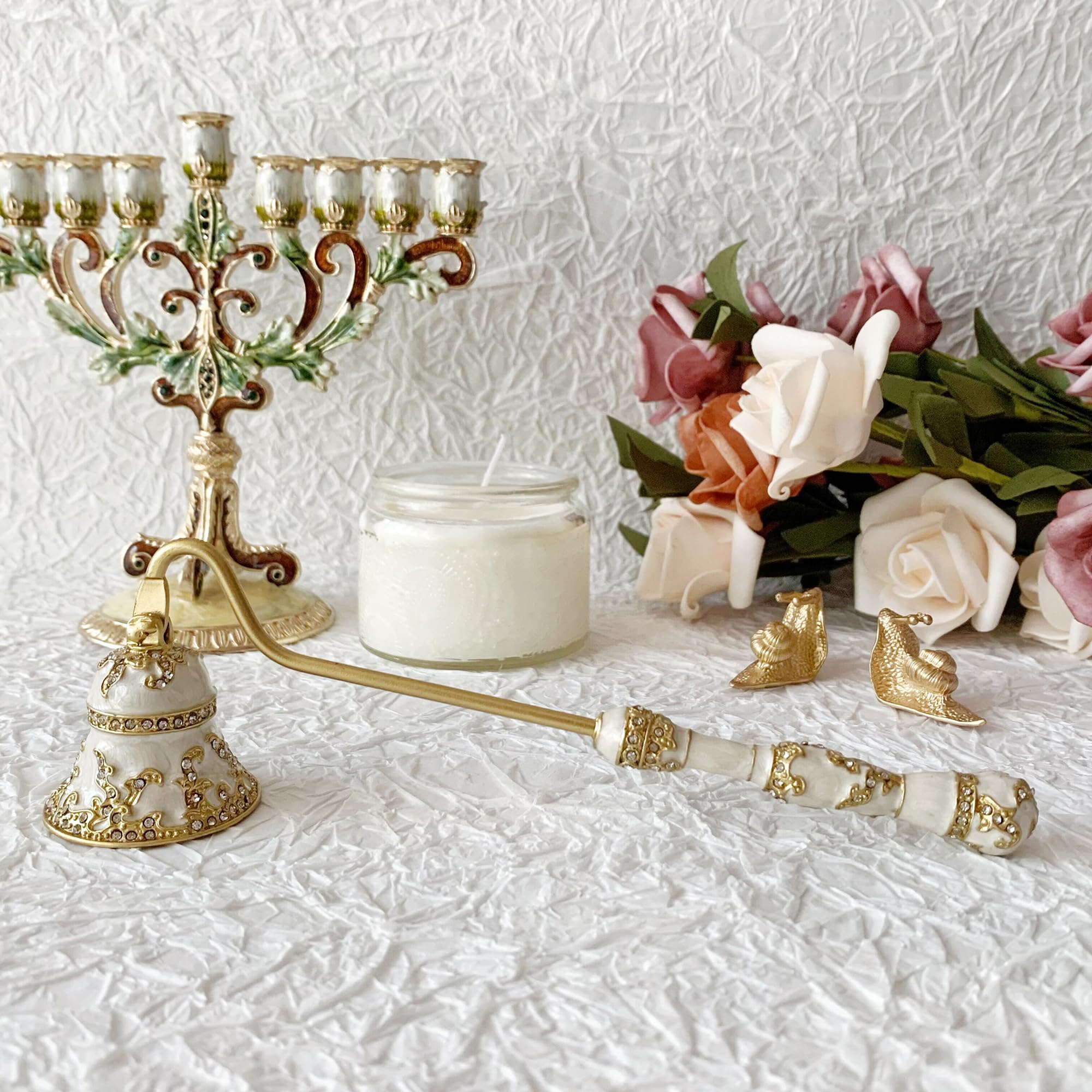 Collectible & Vintage Dolls For Christmas - Luksusowy dzwonek do gaszenia świec Menorah,