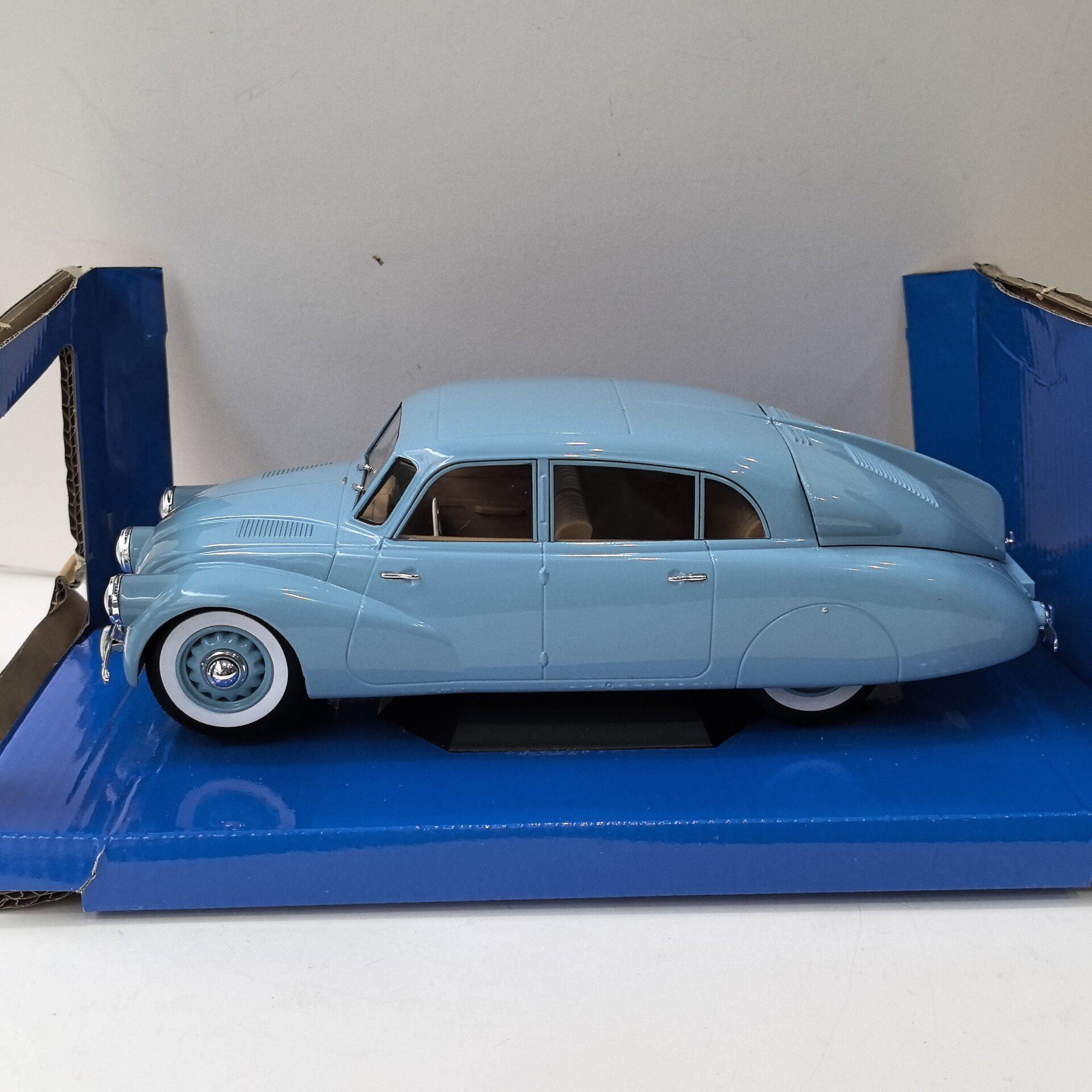 MCG Diecast 1/18 Skala TATRA 8 – Vintage Collectibles recenzja i cena